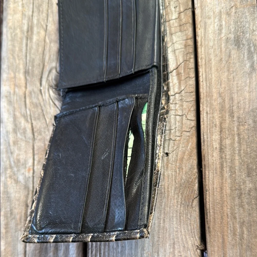 Black Crocodile Embossed Card Holder - Picture 13 of 14